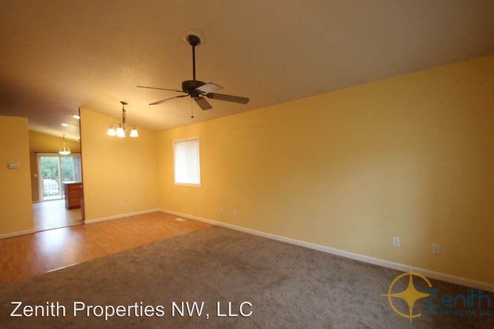 5616 NE 64th St - Photo 2 of 17
