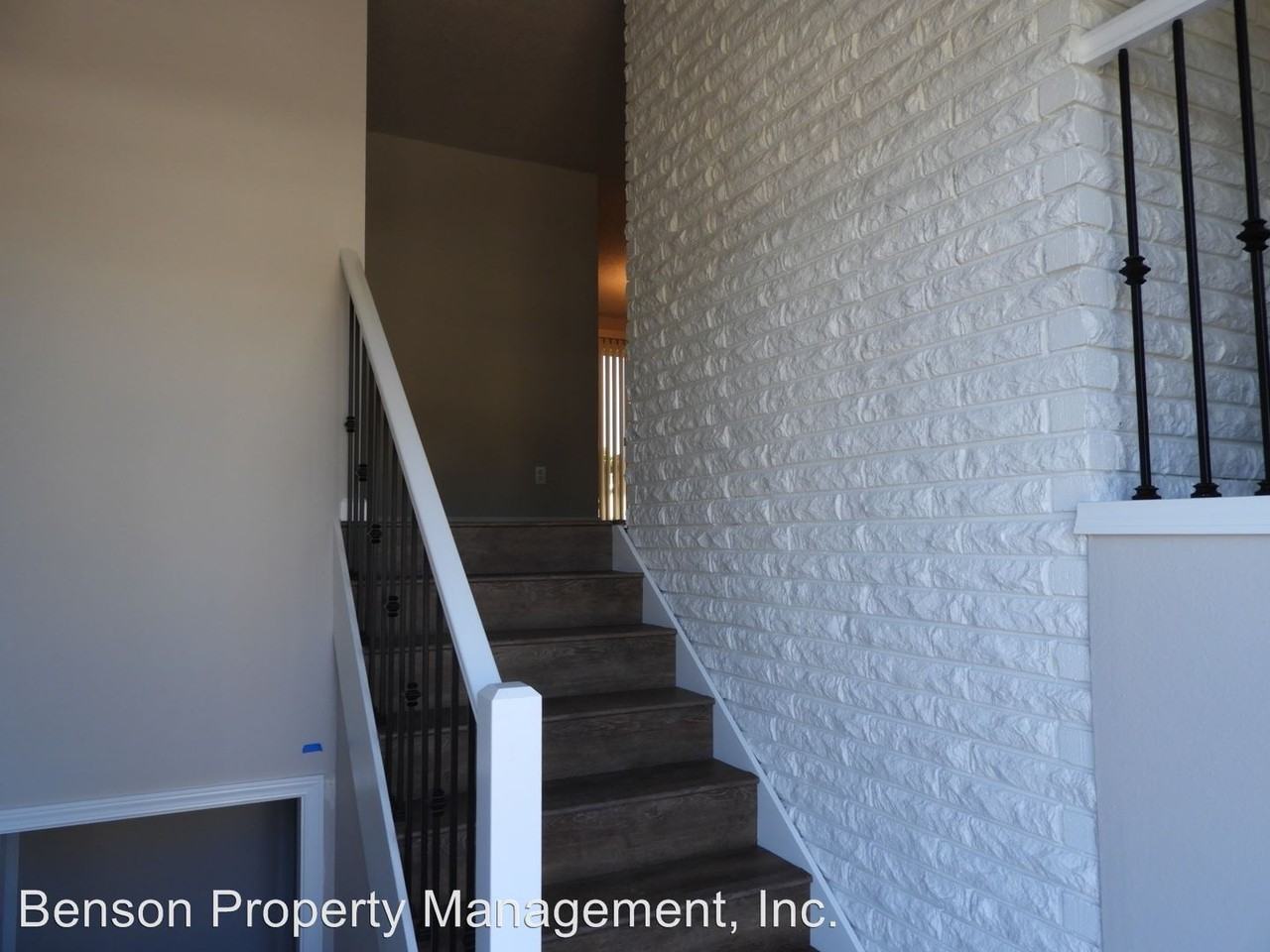 9216 SE Market St - Photo 3 of 14