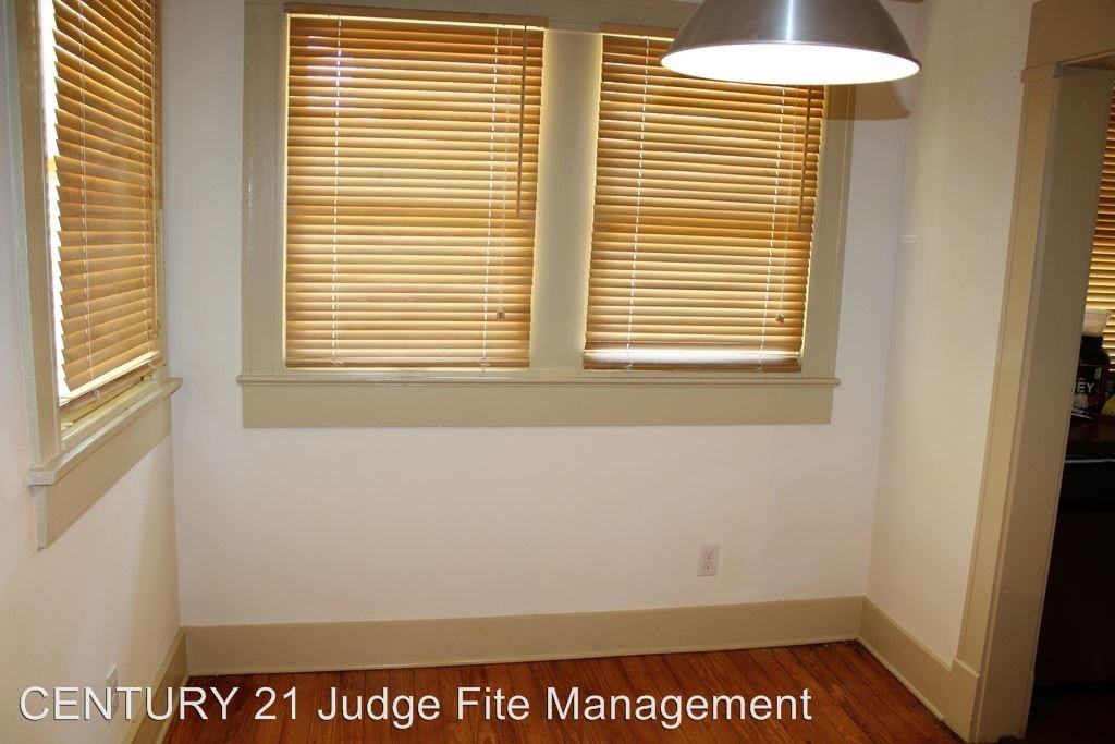 1418 W 10th St - Photo 2 of 3