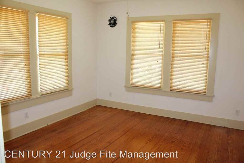 1418 W 10th St - Photo 3 of 3