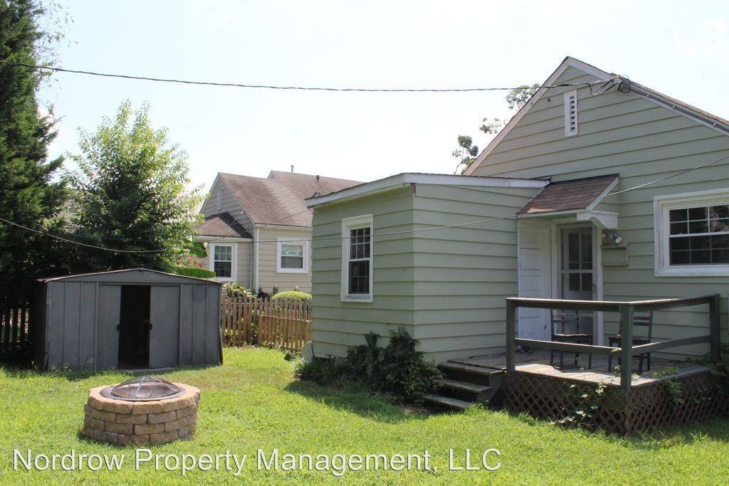 1228 Warren Ave - Photo 2 of 10