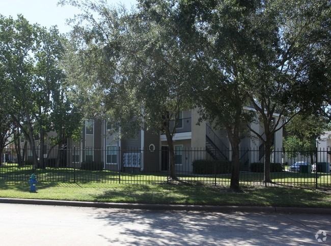 Willow Green - Photo 2 of 4