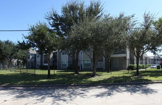 Willow Green - Photo 3 of 4