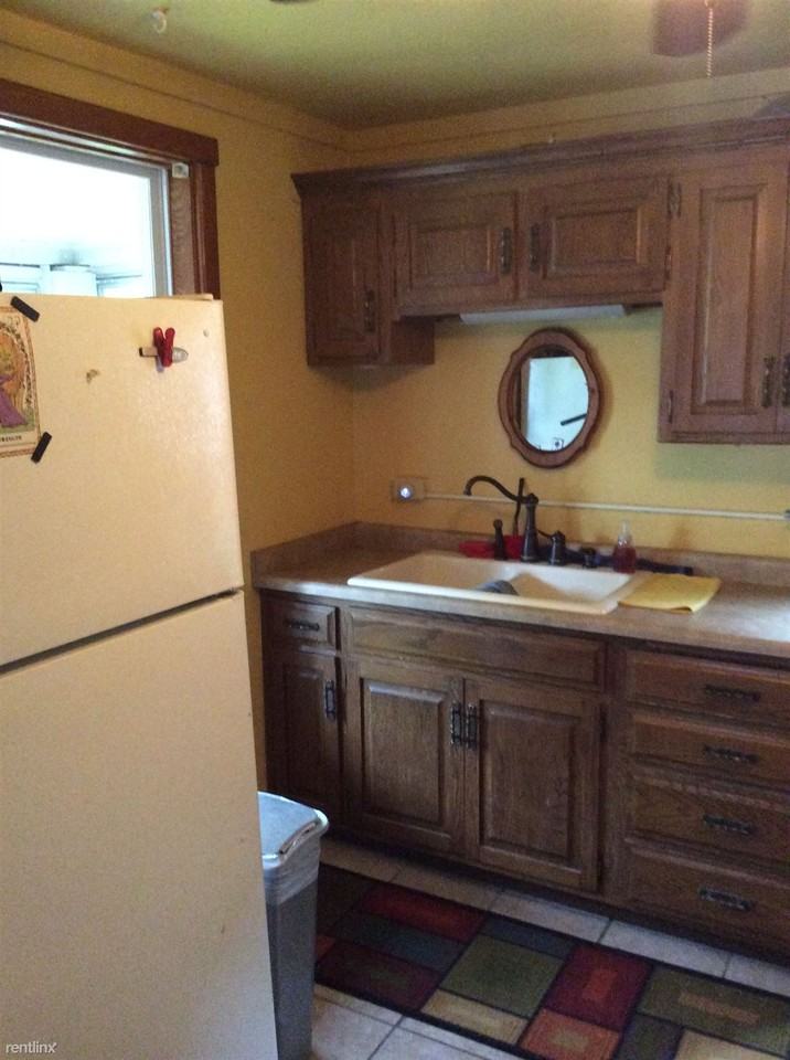 1221 Gilson St - Photo 3 of 5