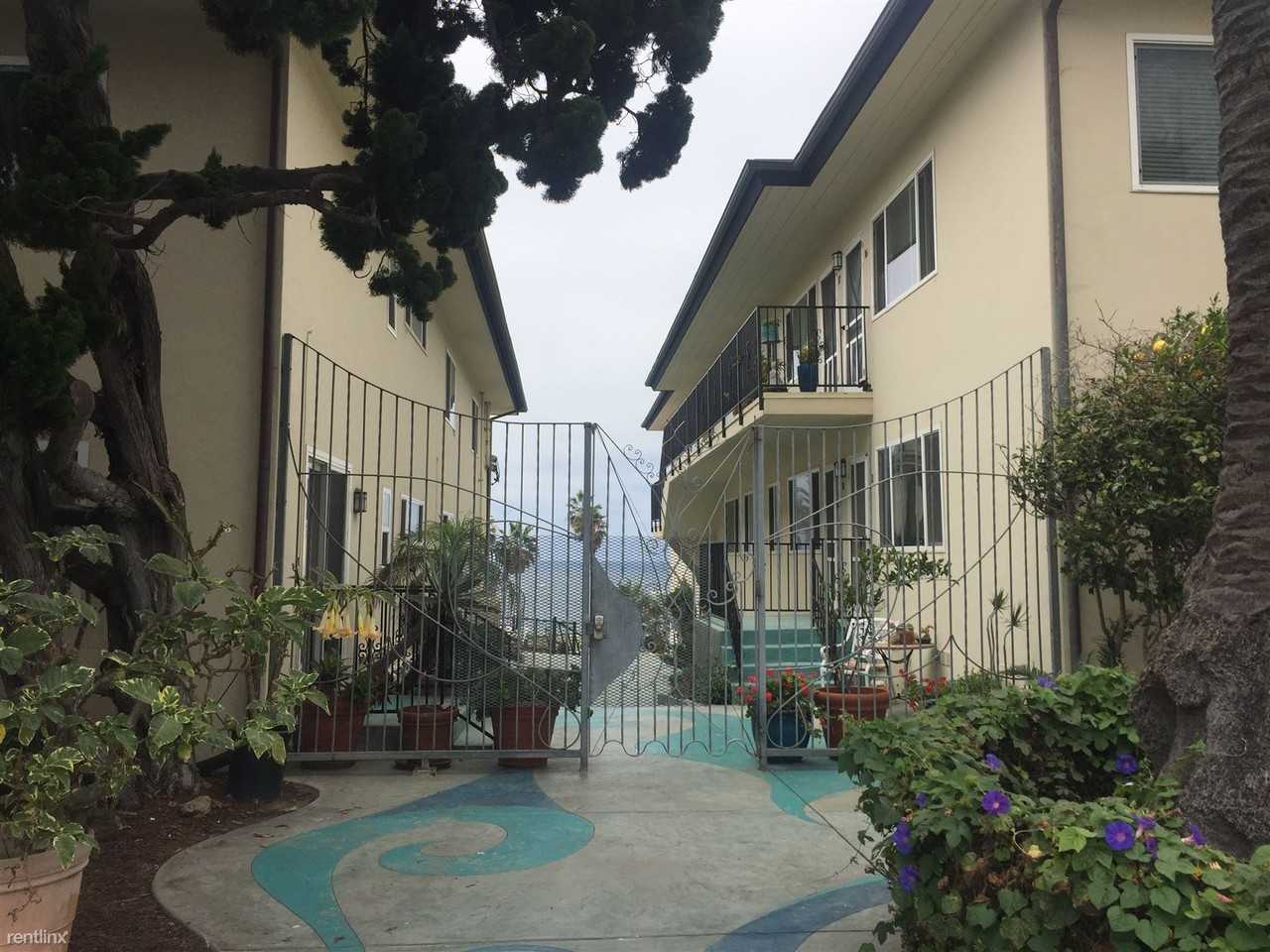 Sea Breeze Oceanfront Villas - Photo 2 of 12