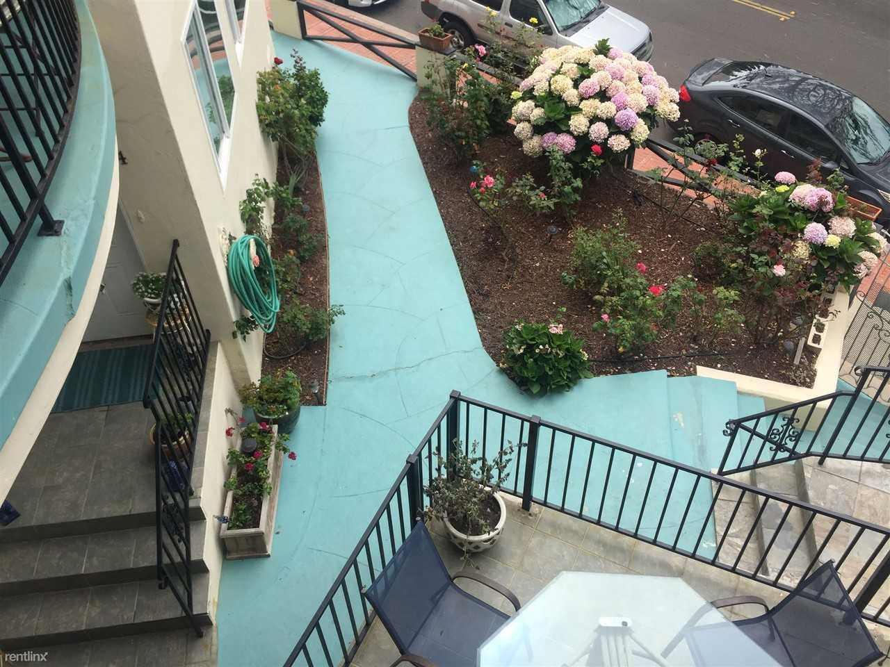 Sea Breeze Oceanfront Villas - Photo 3 of 12