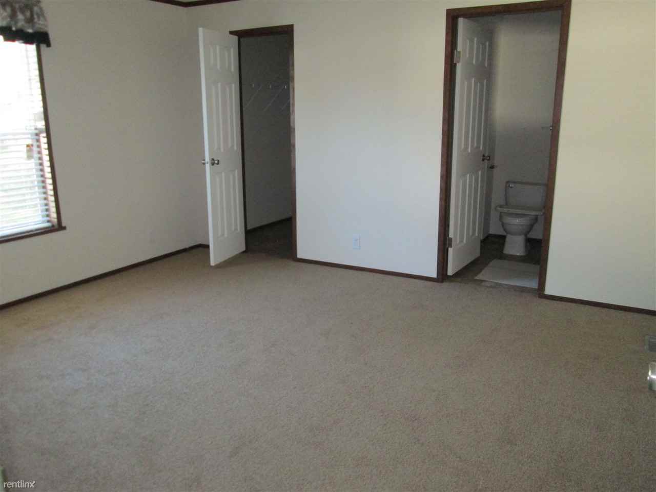 36 Colonial Ave - Photo 2 of 4