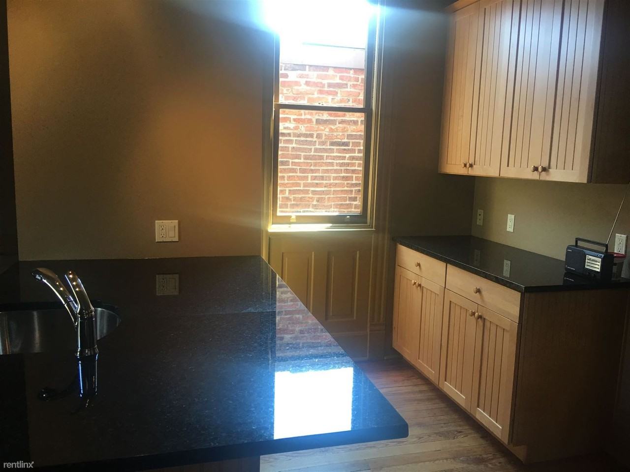 526 Lockhart St - Photo 3 of 16