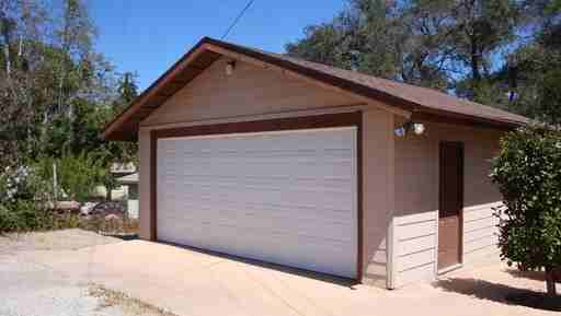 1040 Spring St - Photo 2 of 4