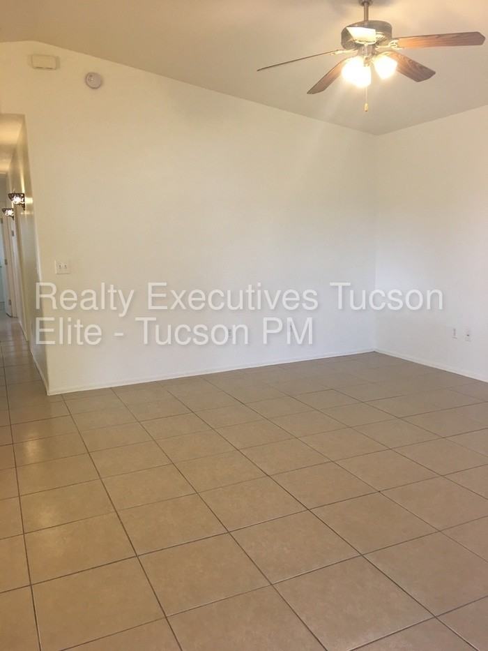 2037 E Eastland St - Photo 2 of 9