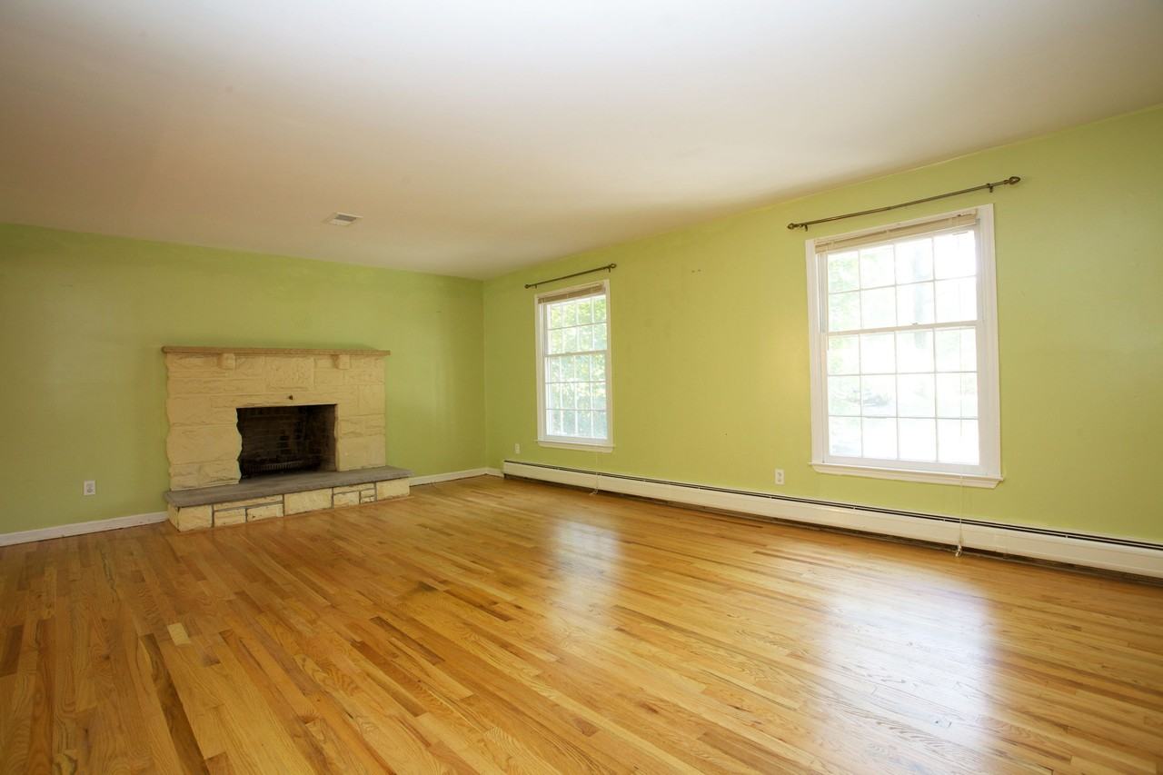 1015 Closter Dock Rd - Photo 3 of 21