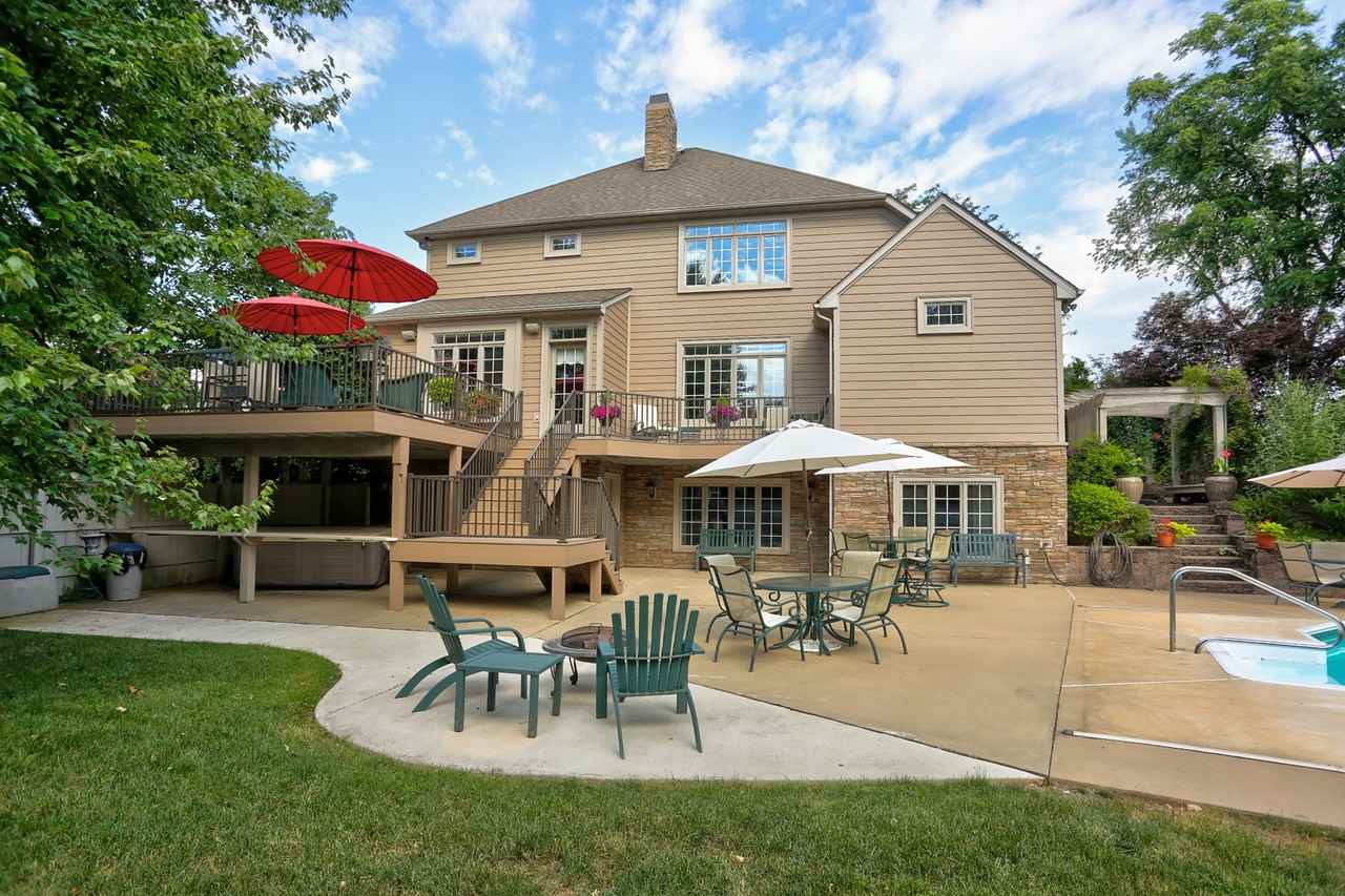 354 N Farm Dr - Photo 2 of 44