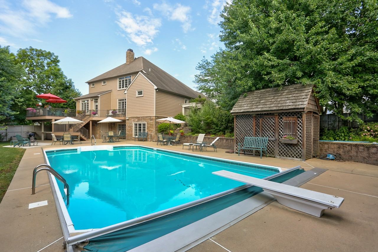 354 N Farm Dr - Photo 3 of 44