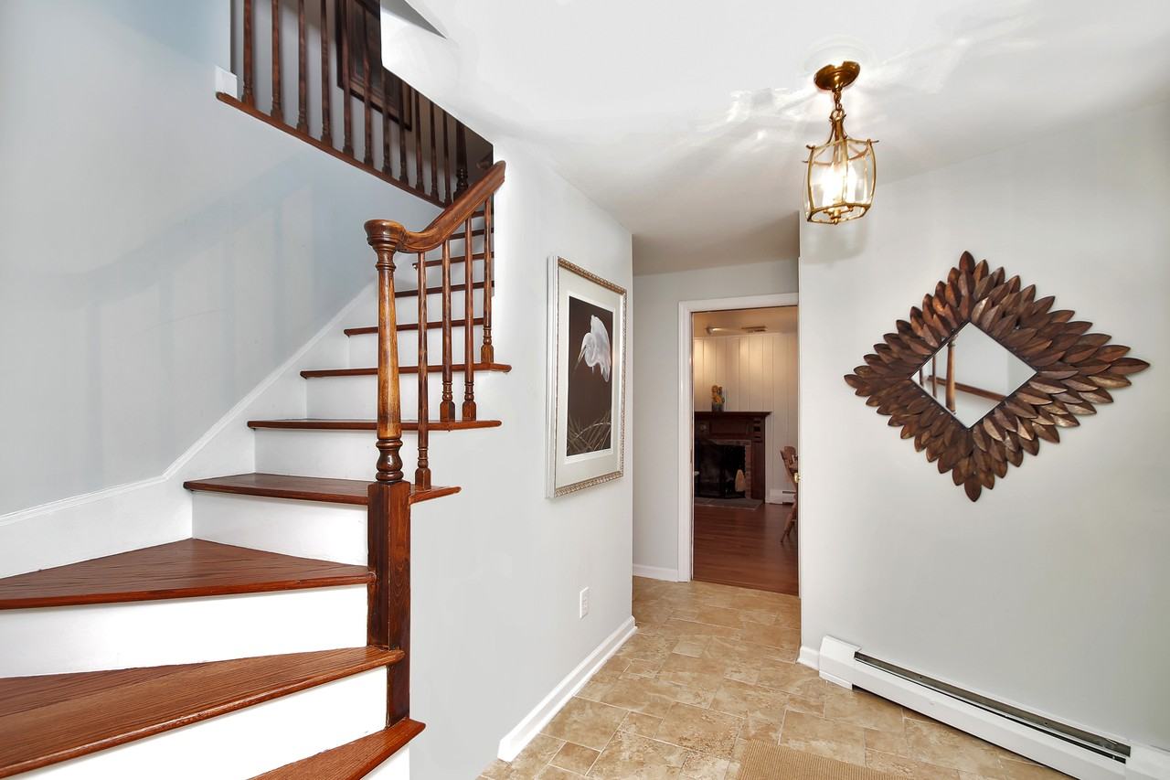 12 Spicewood Rd - Photo 2 of 25