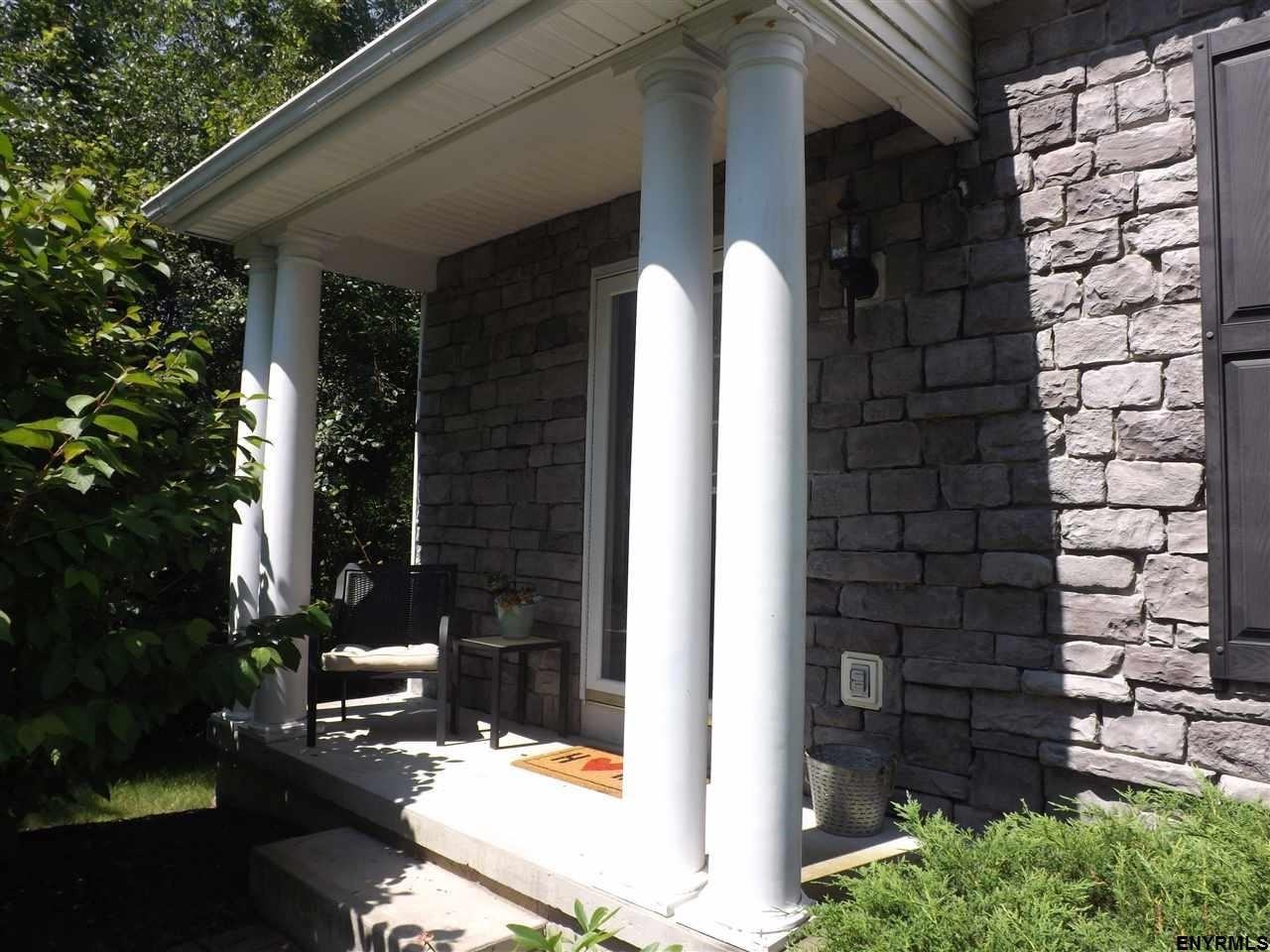 30 Bayberry Dr - Photo 2 of 12