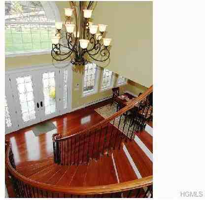 28 Grand Blvd - Photo 2 of 7