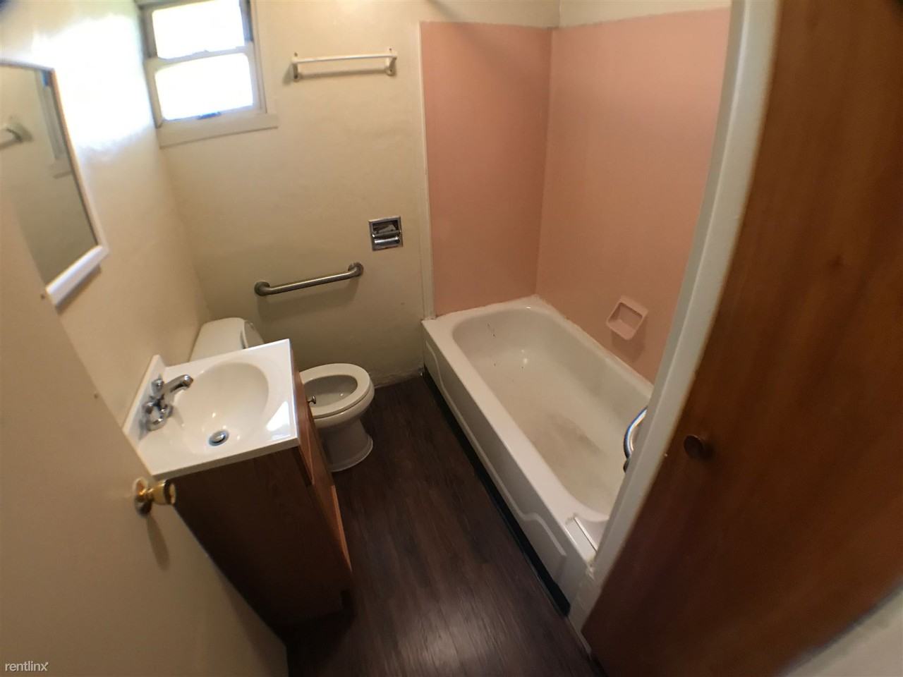 100 Bessemer Ave - Photo 2 of 6