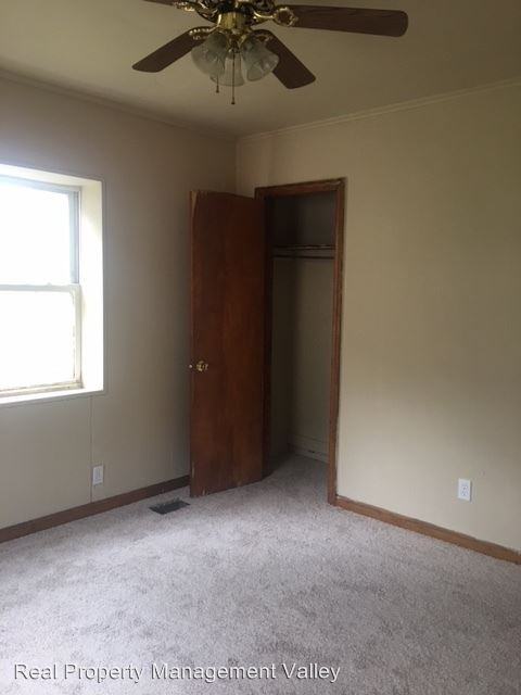 1043 Pine St - Photo 2 of 7