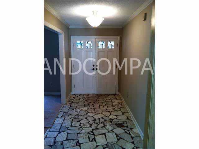 1256 Kirby Pkwy - Photo 2 of 4