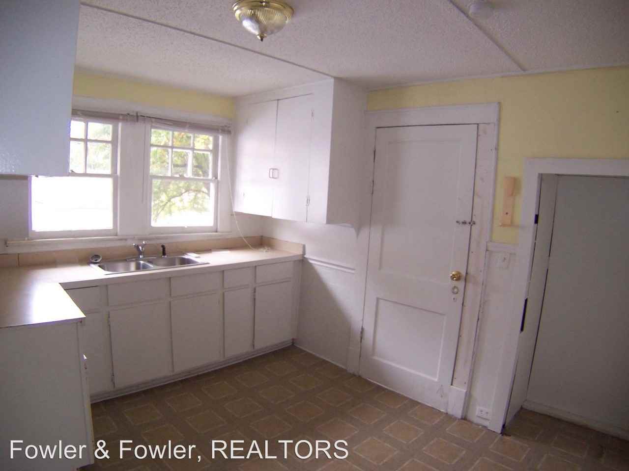 920 E Dayton Ave - Photo 3 of 8