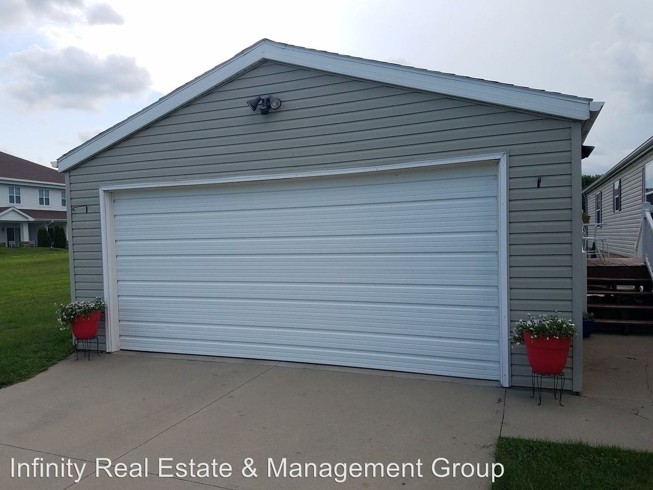 4315 Daffodil Ave SE - Photo 2 of 11