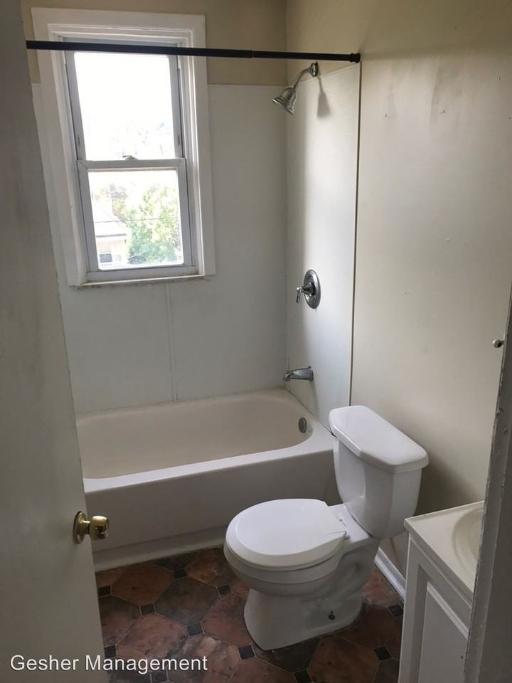 228 Rochelle St - Photo 3 of 5