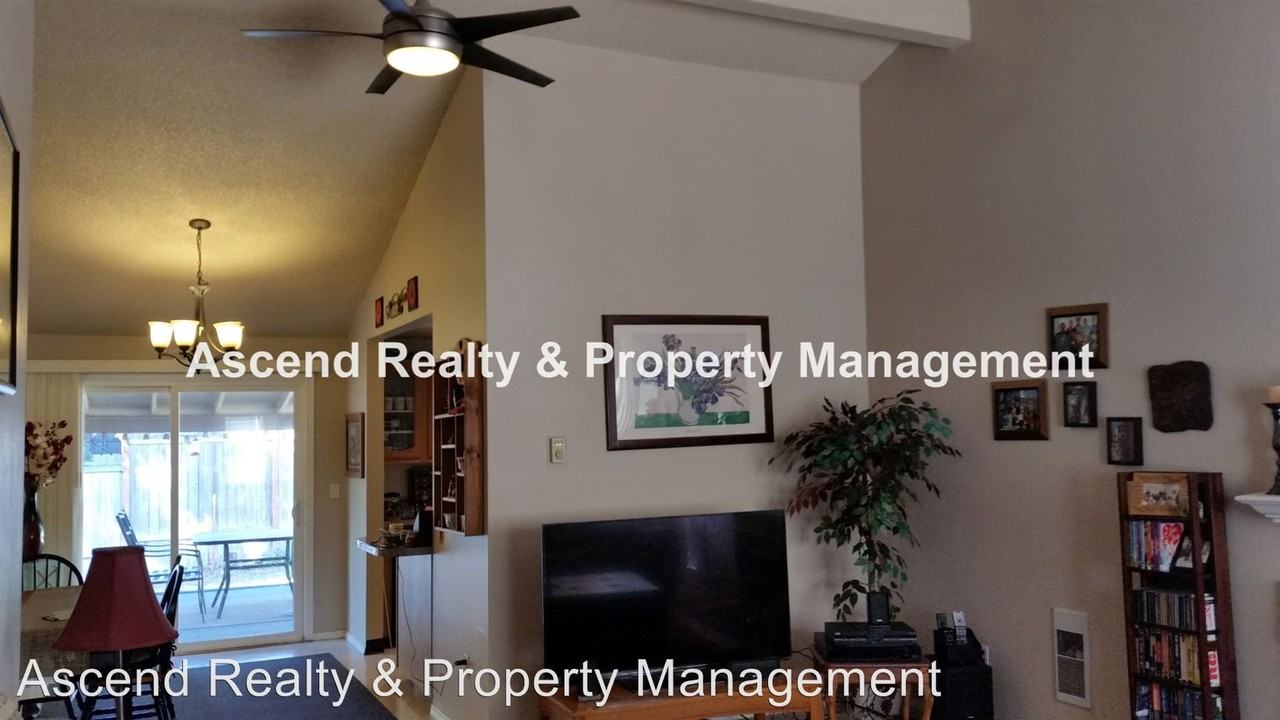 11560 SW Timothy Pl - Photo 3 of 15