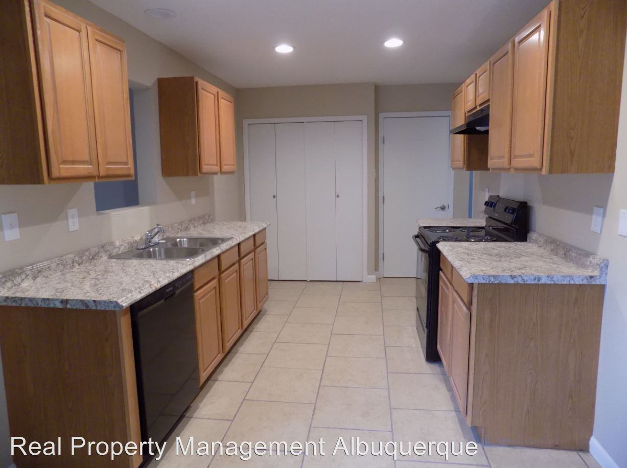 10505 Betts Pl NE - Photo 3 of 18