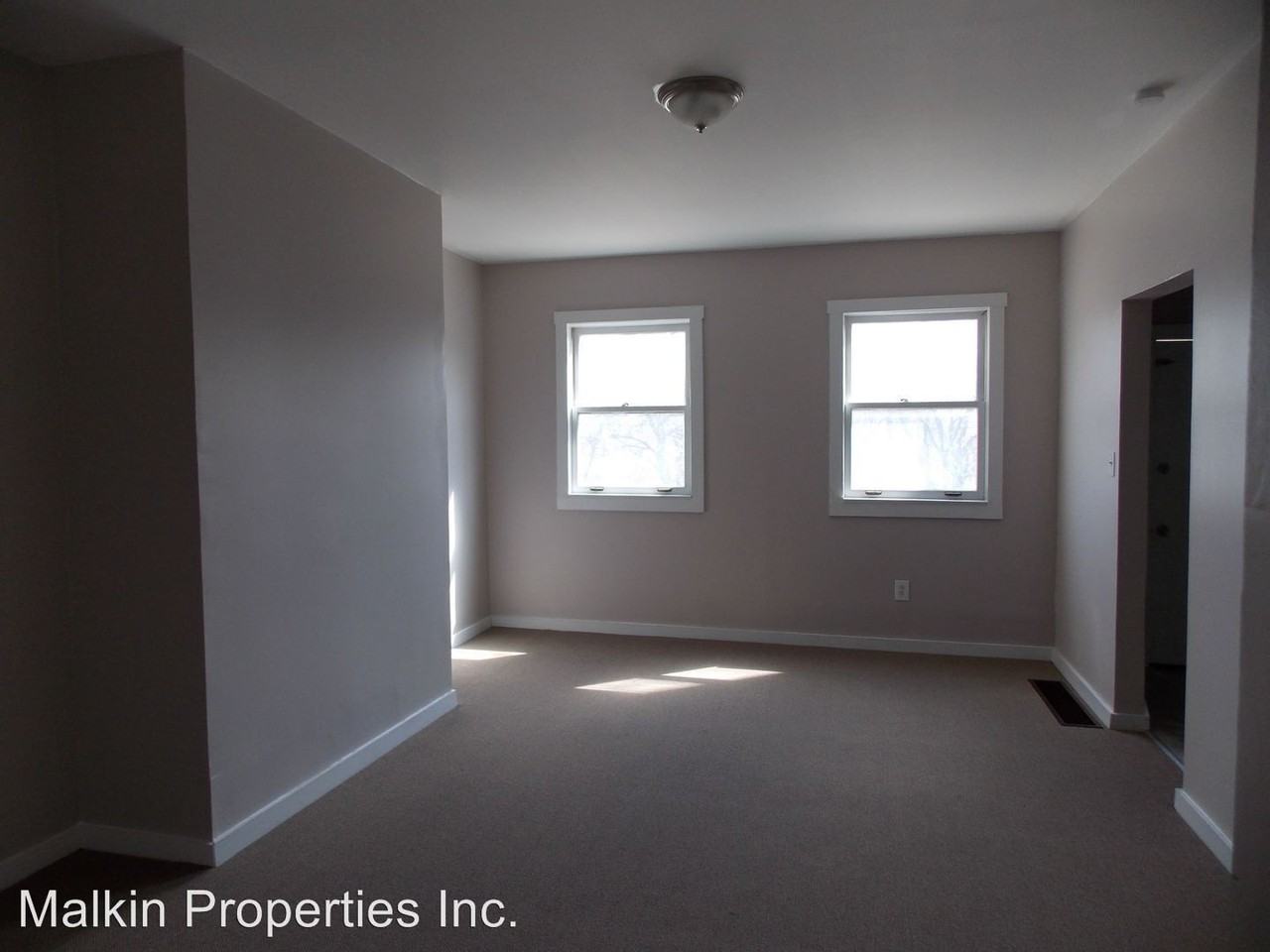 1320 Stranmore St - Photo 2 of 9