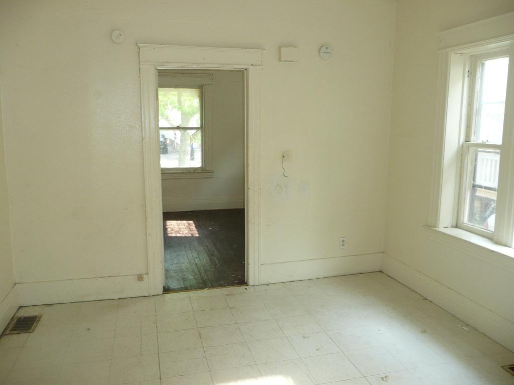 25 Watkin Terr - Photo 3 of 12