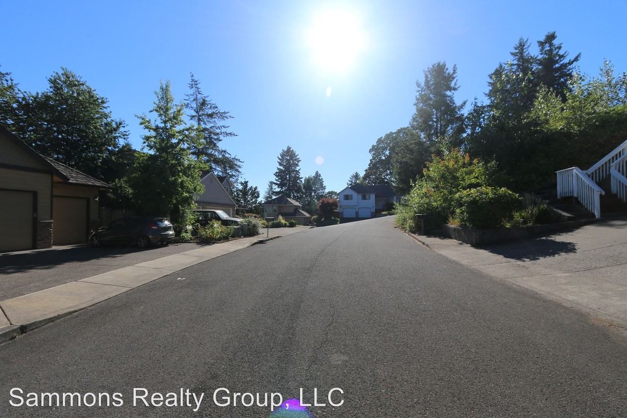 13232 SE Woodland Cir - Photo 2 of 34