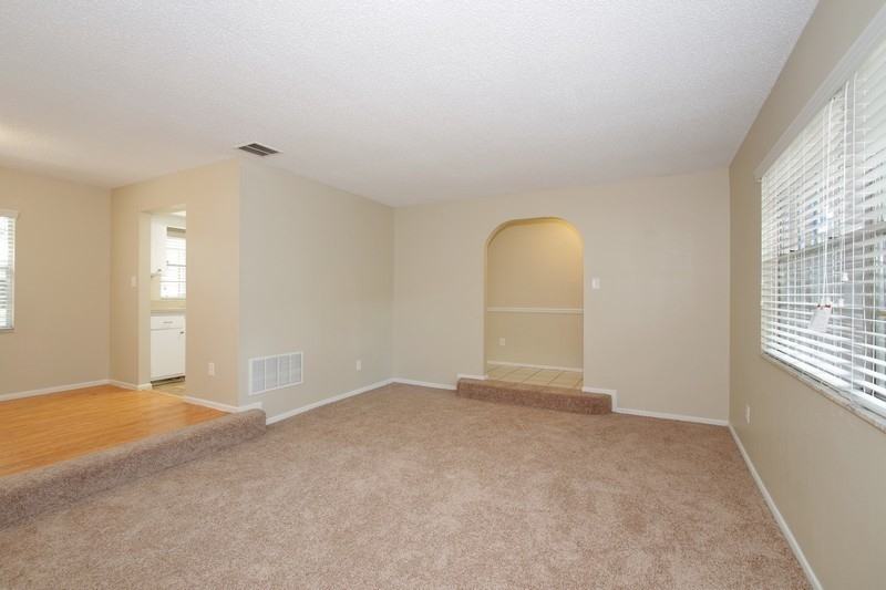 1334 Franklin St - Photo 3 of 25