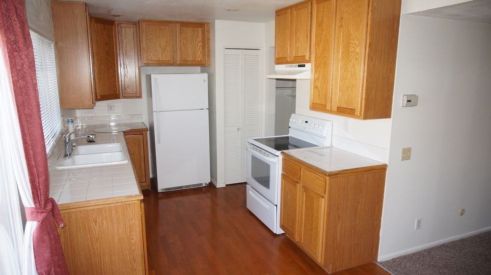 1209 S Uvalda St - Photo 3 of 10