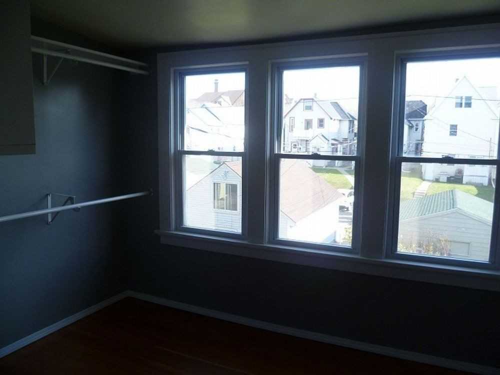 2214 S Allis St - Photo 3 of 11