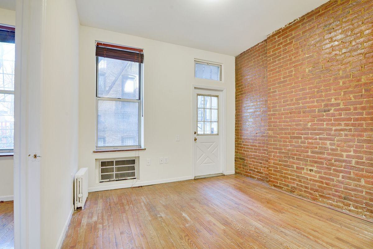 364 W 51st St #5W - Photo 3 of 5