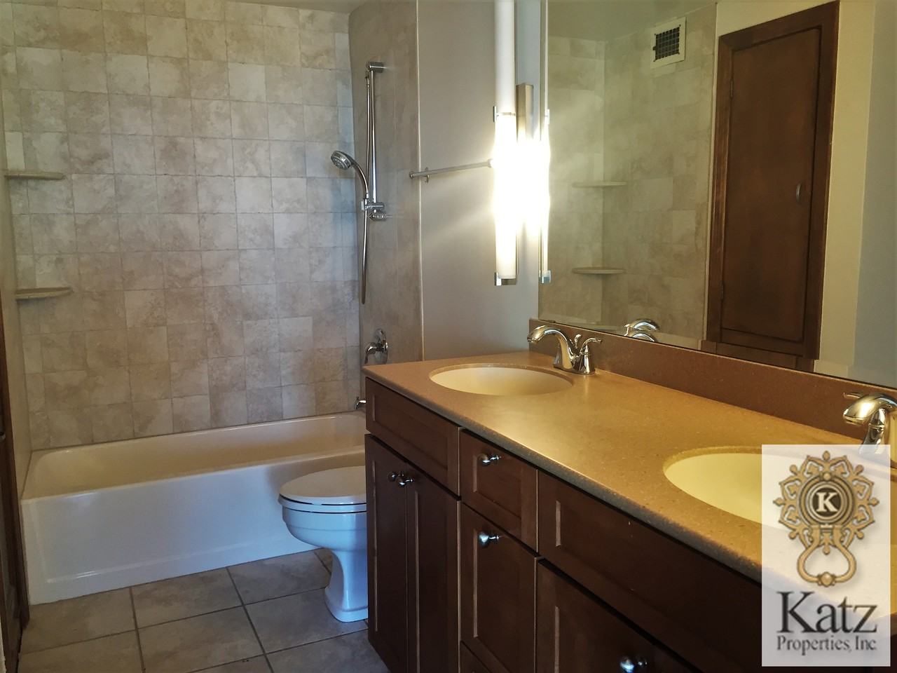 1121 North Waverly Place - Photo 2 of 21