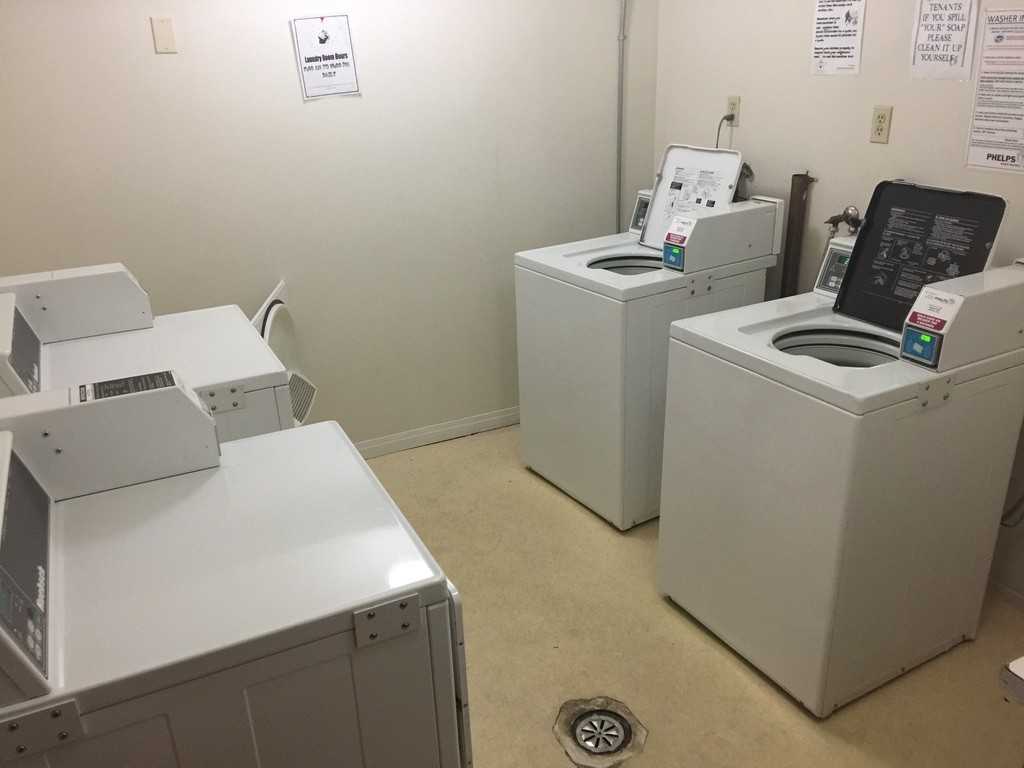 Spacious Condo in Kiniski Gardens - Photo 3 of 26