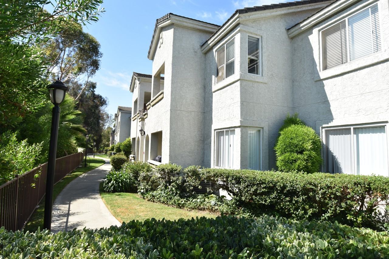 Elan Riverwalk - Photo 3 of 29