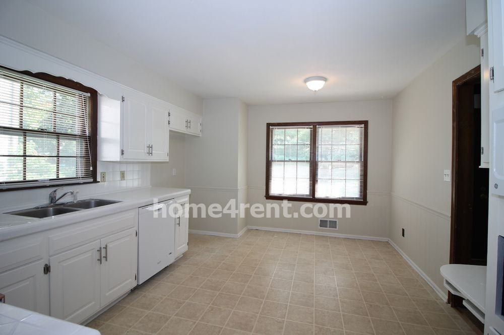 8424 W 98th St - Photo 3 of 19