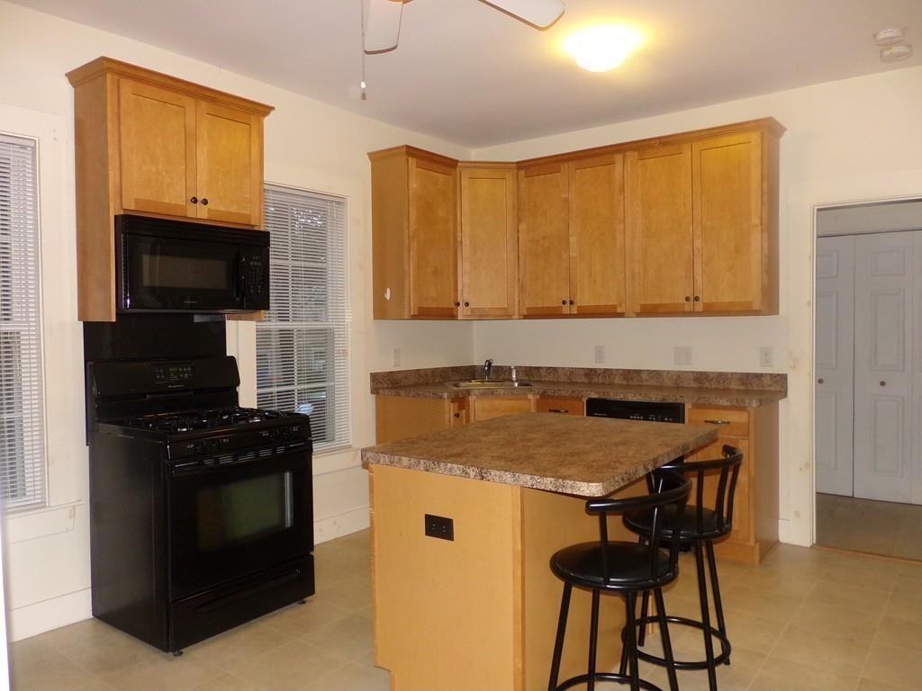 166 W Chestnut St #1 - Photo 3 of 9