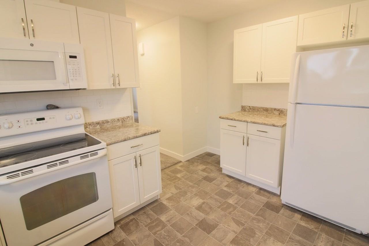 3204 85 St NW - Photo 3 of 5