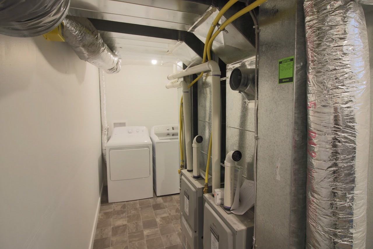 3204 85 St NW - Photo 2 of 5