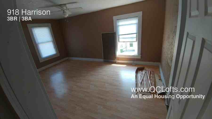 918 N Harrison St - Photo 2 of 32