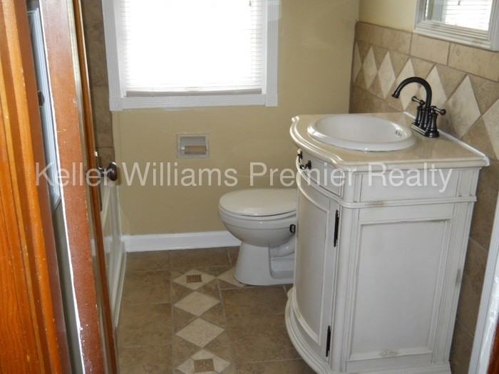 182 S Southampton Ave - Photo 3 of 10