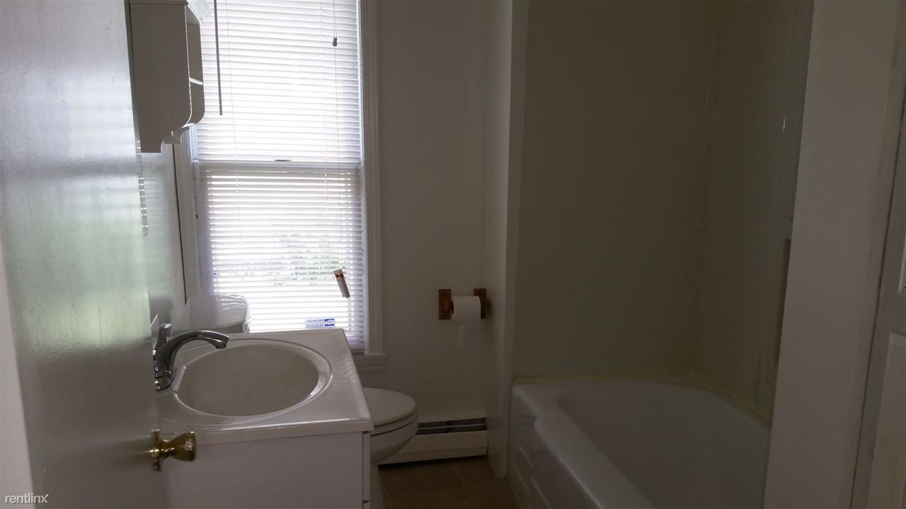 767 Sinclair Ave NE - Photo 3 of 20