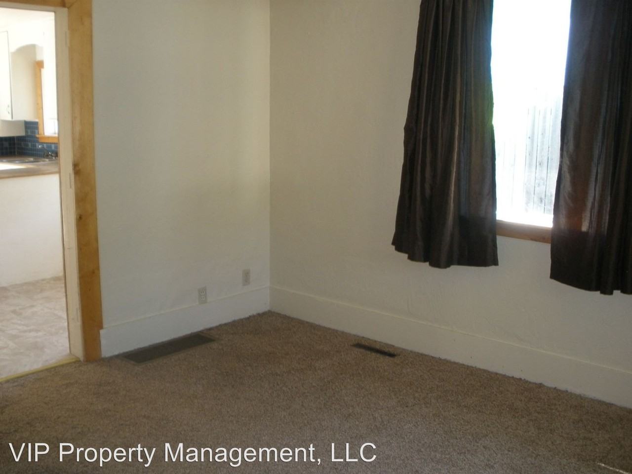 725 Division St - Photo 2 of 8