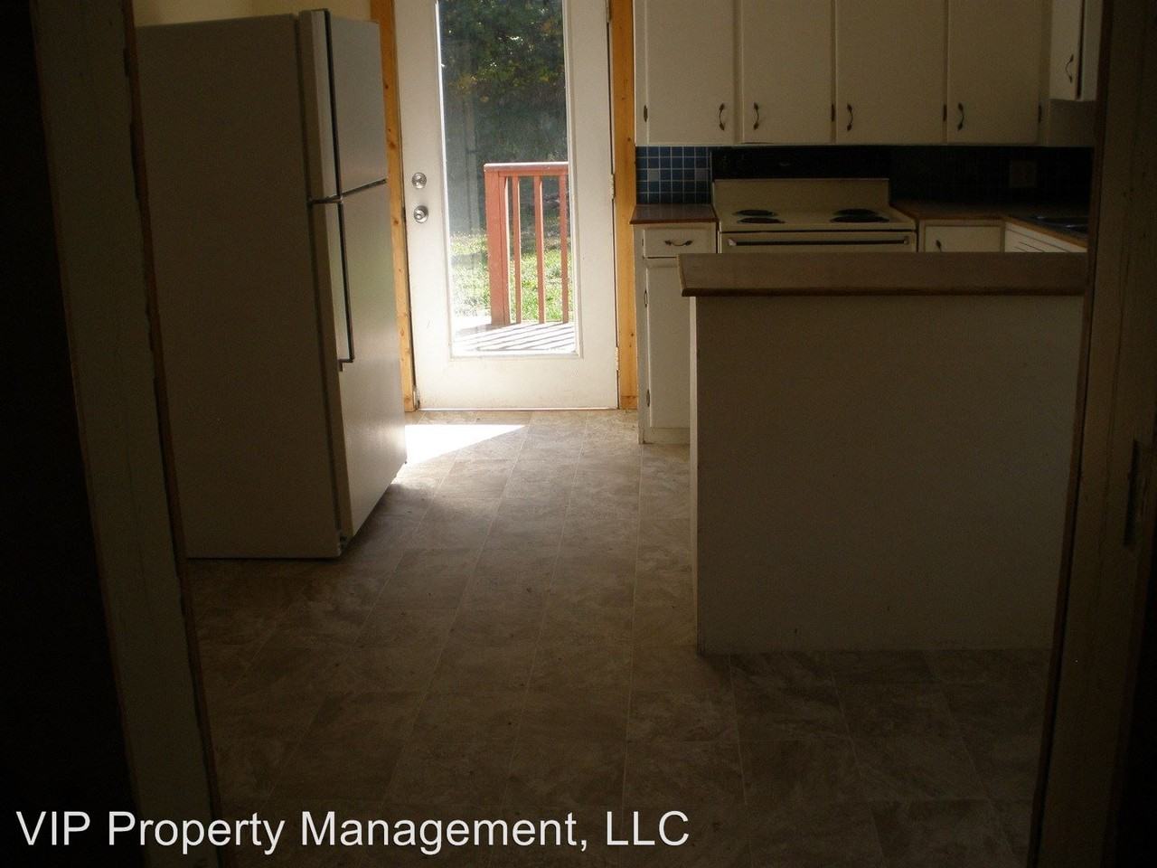 725 Division St - Photo 3 of 8