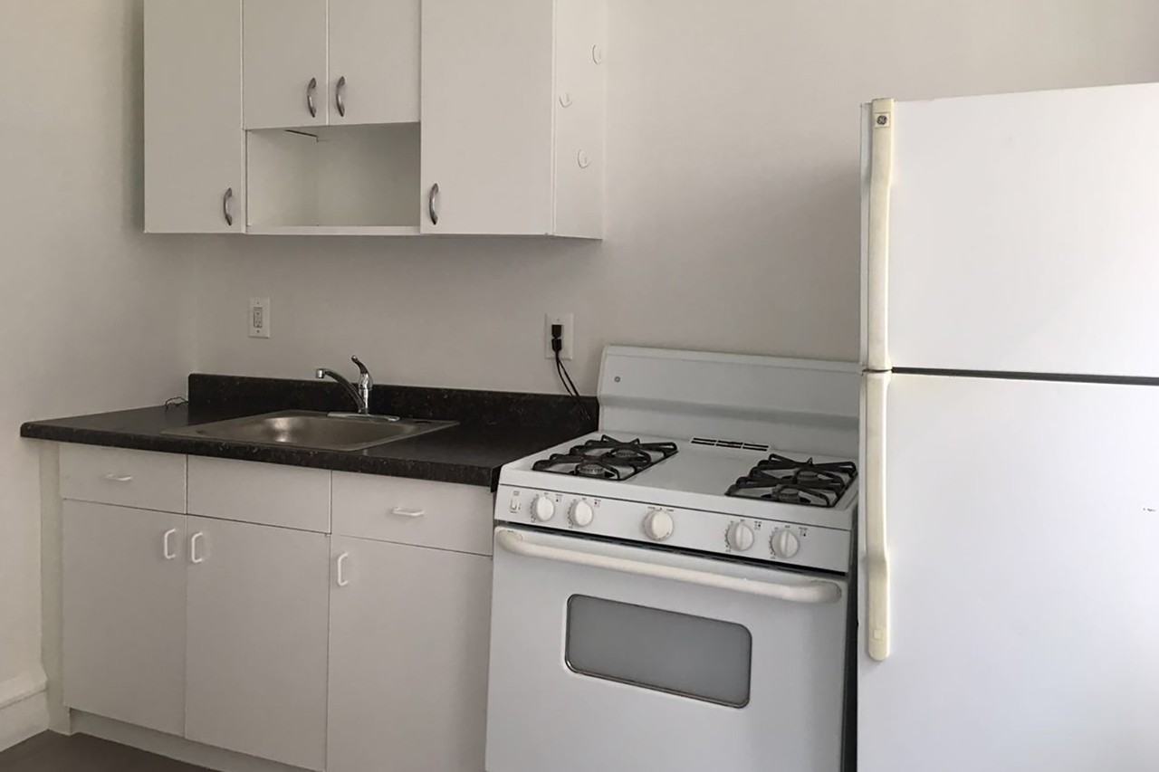 918 E. Hyde Park Boulevard - Photo 3 of 34