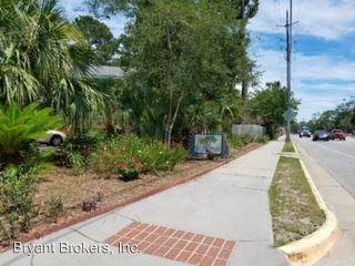 817 1st St #C1 - Photo 2 of 12