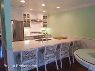 817 1st St #C1 - Photo 3 of 12